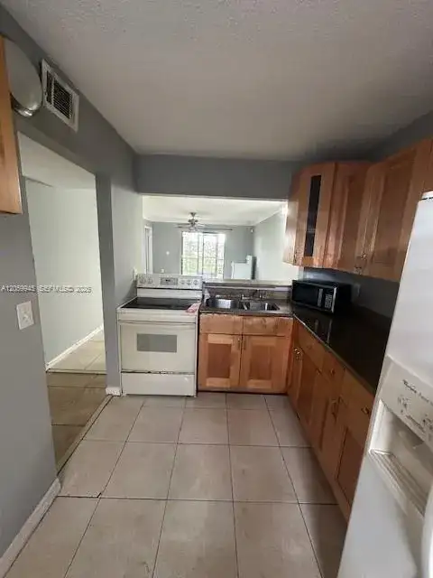 20800 NE 8th Ct # 17, Miami FL 33179 photo 2