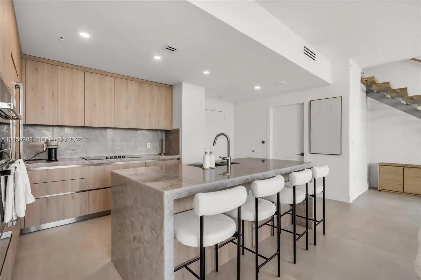 92 SW 3rd St # 5204, Miami FL 33130 photo 2