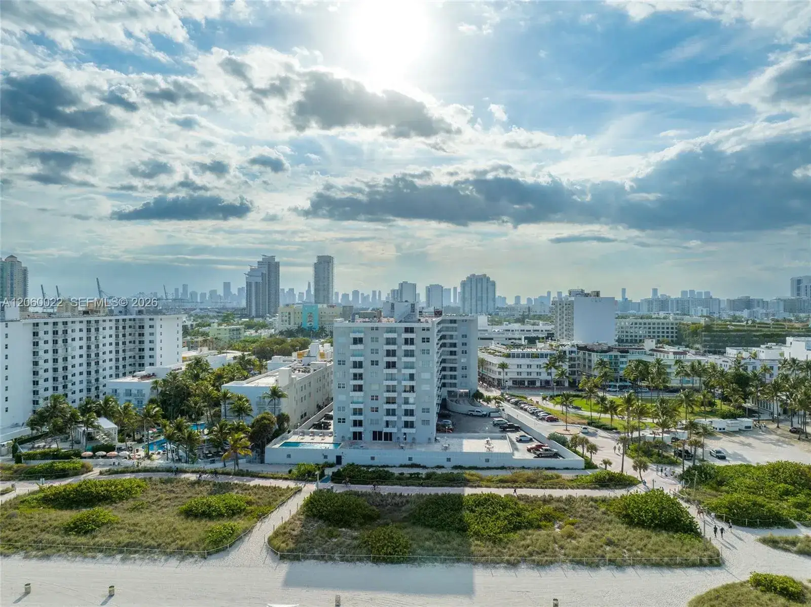 1 bedroom 1 bath Residential for sale at 465 Ocean Dr # 303, Miami Beach FL 33139