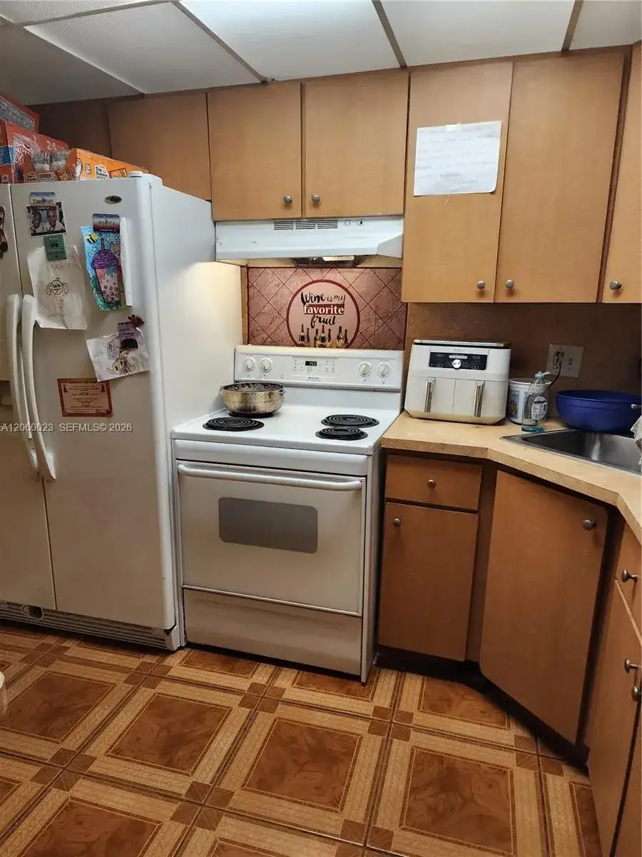 5975 NW 25th St, Sunrise FL 33313 photo 2