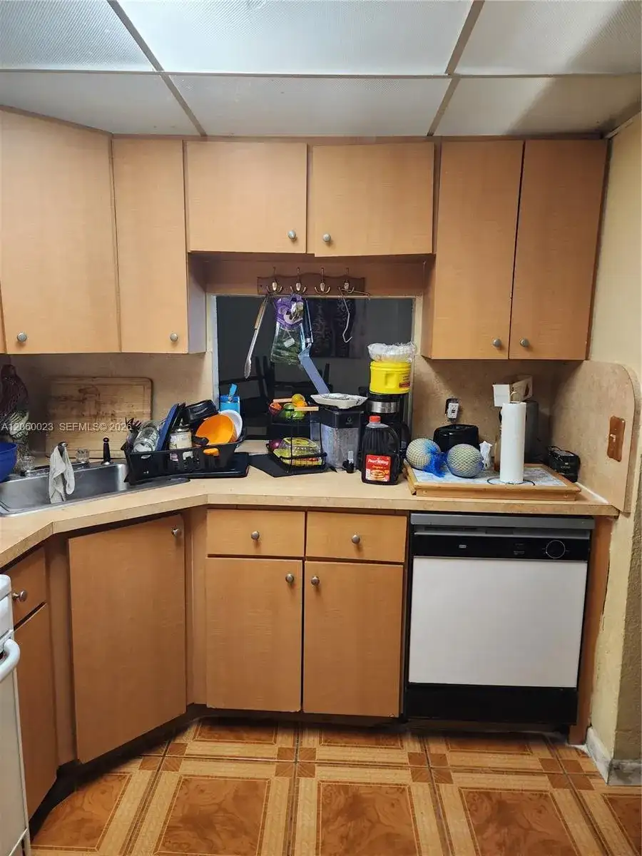 5975 NW 25th St, Sunrise FL 33313 photo 3