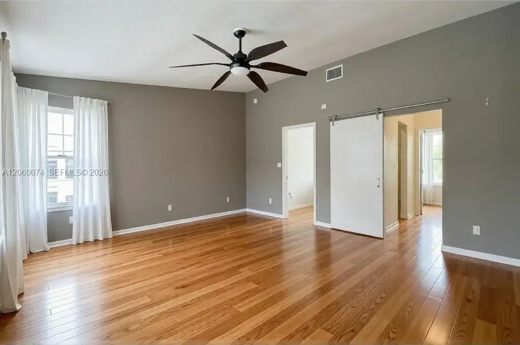 302 2nd St N # 0, St Petersburg FL 33701 photo 4