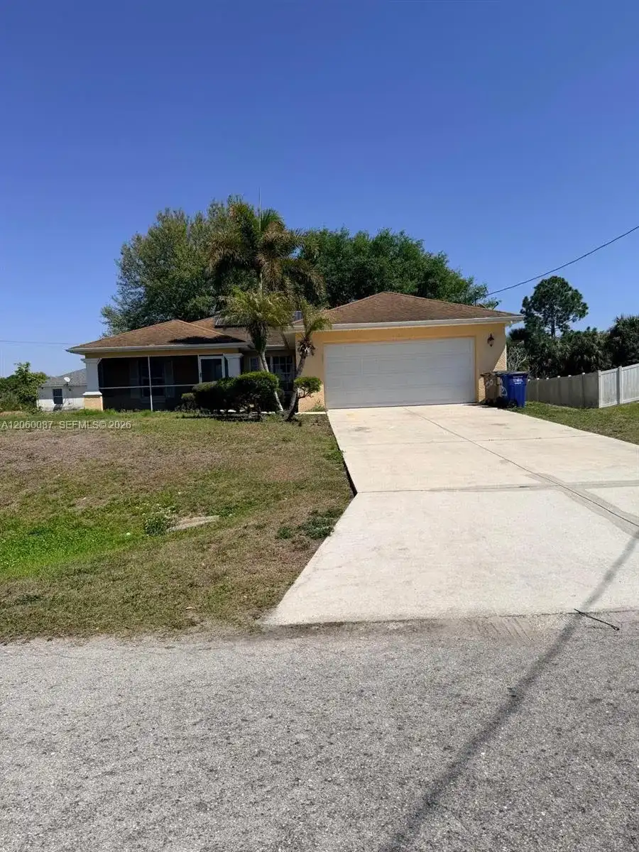 507 Peerless Cir, Lehigh Acres FL 33974