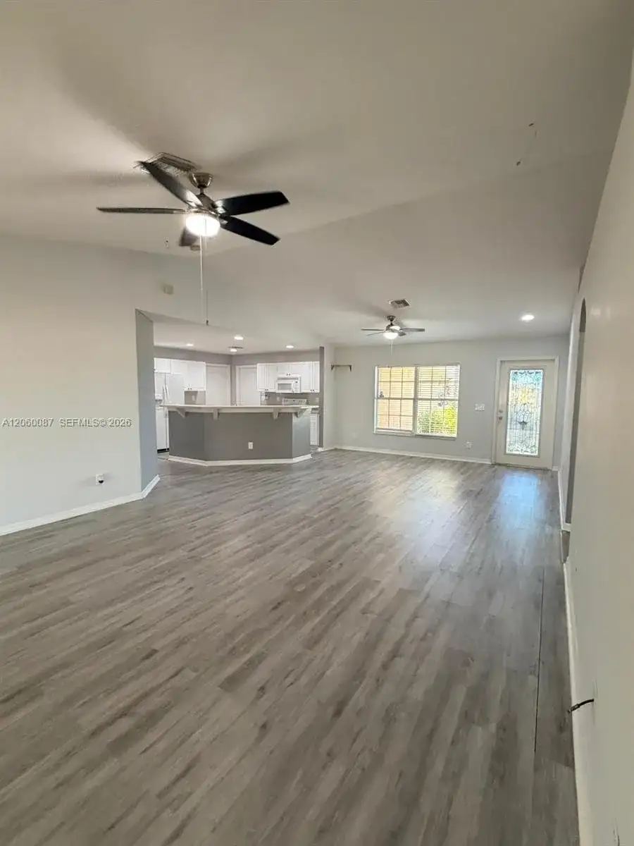 507 Peerless Cir, Lehigh Acres FL 33974 photo 3