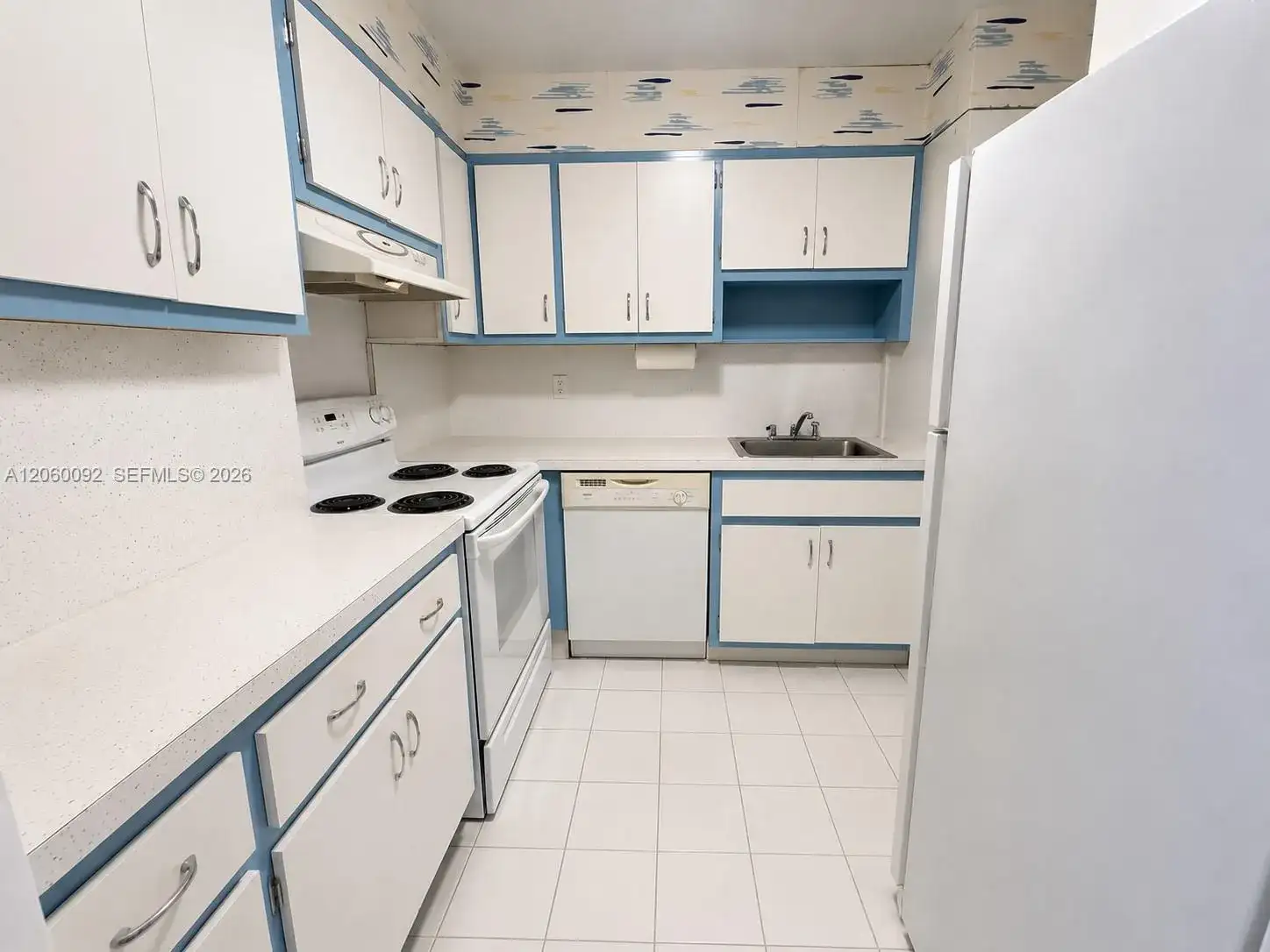 220 Kings Point Dr # 211, Sunny Isles Beach FL 33160 photo 3