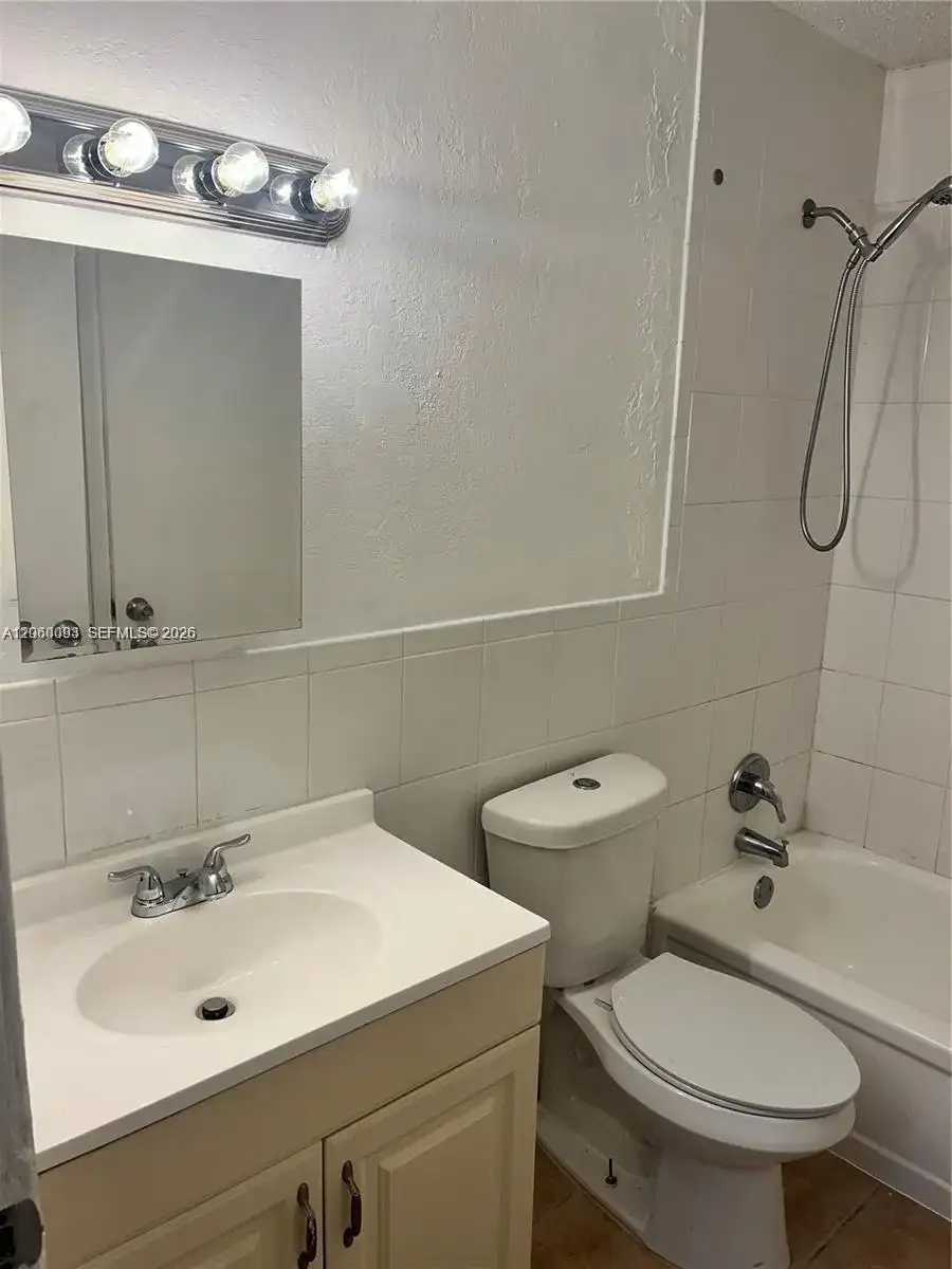 2775 Taft St # 305, Hollywood FL 33020 photo 2