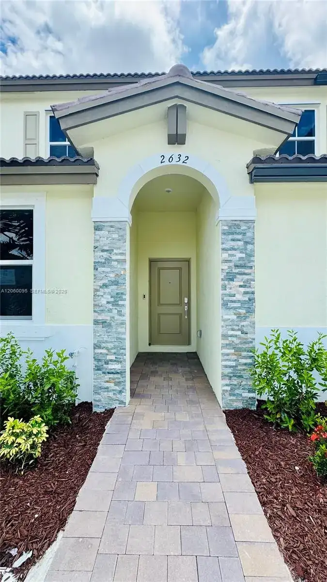 2632 SE 27th Dr, Homestead FL 33035 photo 2