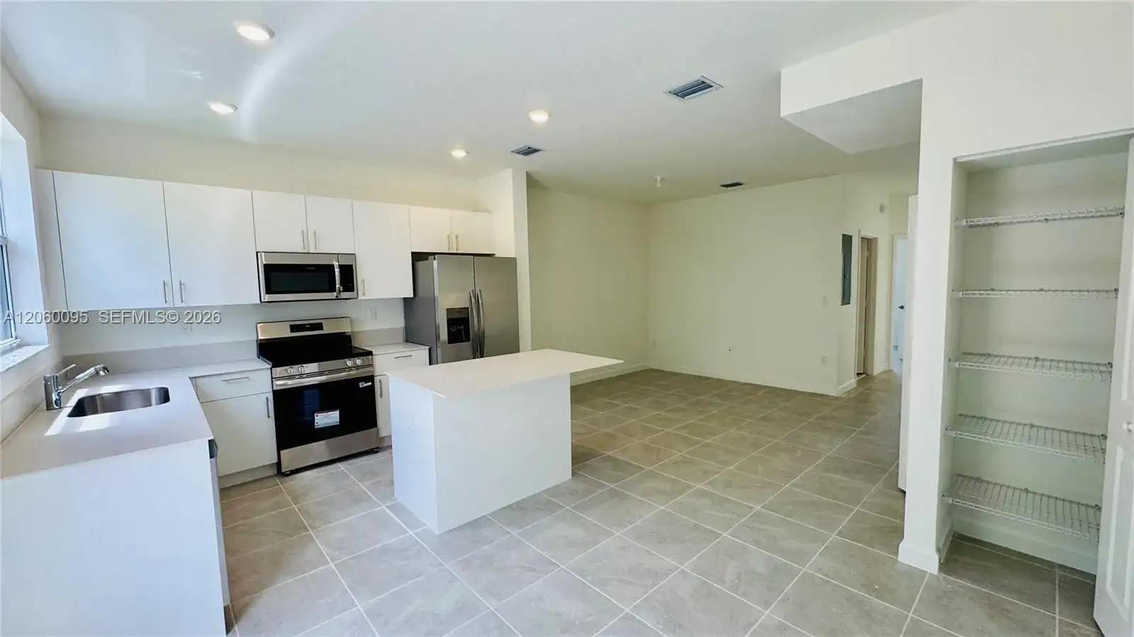 2632 SE 27th Dr, Homestead FL 33035 photo 5