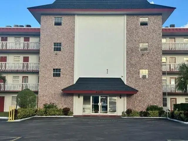 4140 NW 44th Ave # 413, Lauderdale Lakes FL 33319 photo 2