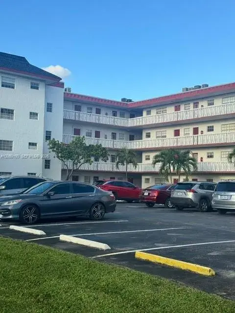 4140 NW 44th Ave # 413, Lauderdale Lakes FL 33319