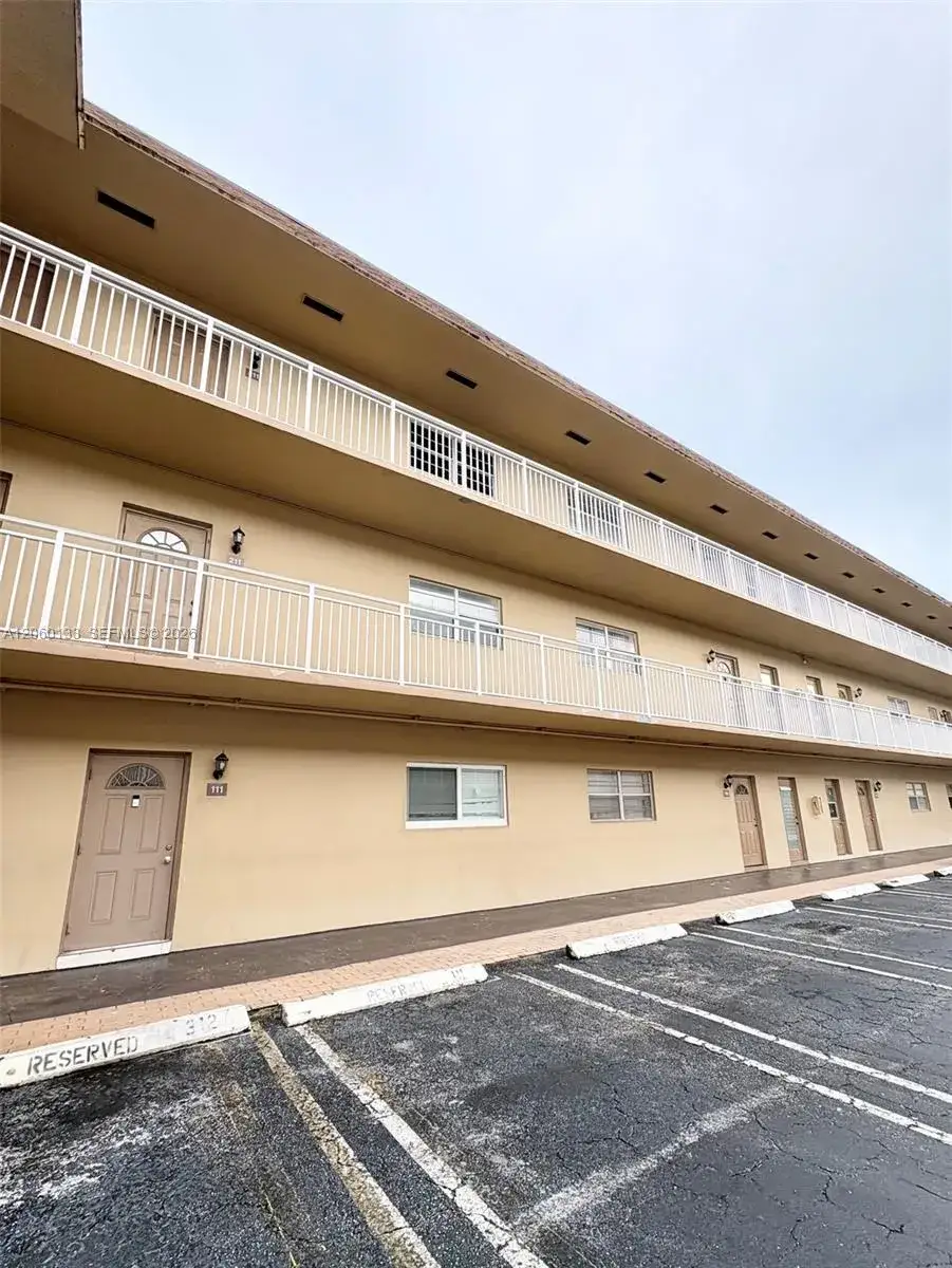 5011 W Oakland Park Blvd # 310, Lauderdale Lakes FL 33313
