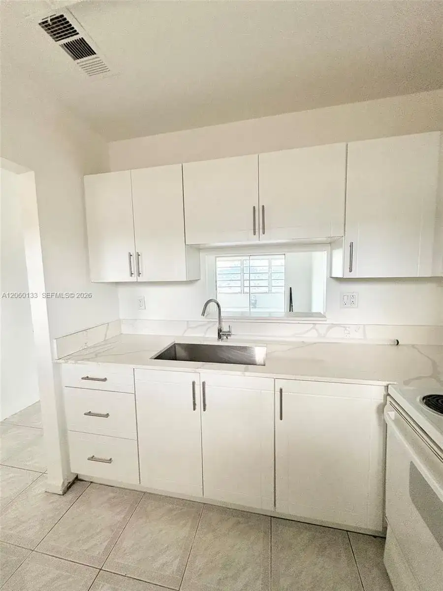 5011 W Oakland Park Blvd # 310, Lauderdale Lakes FL 33313 photo 4