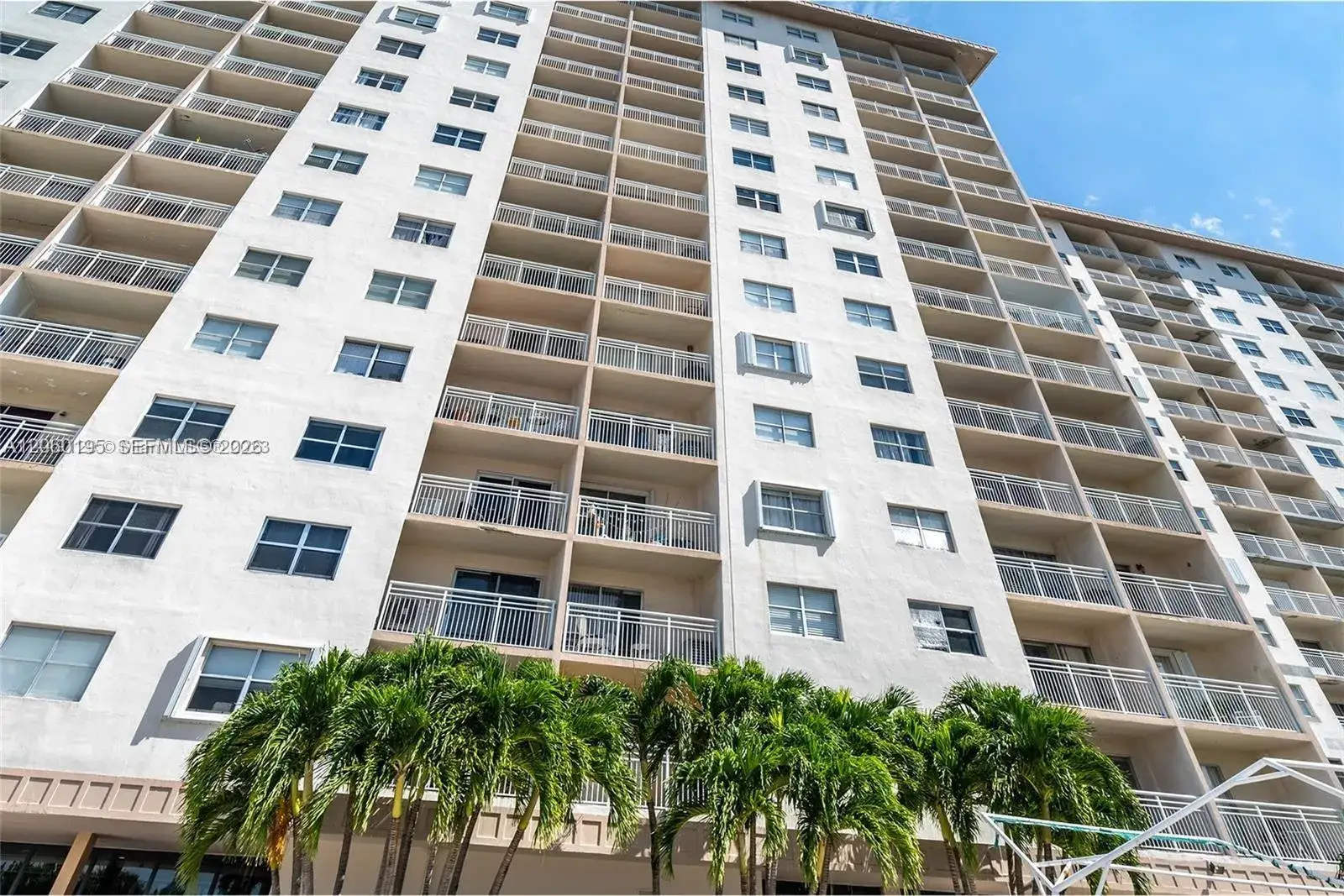 400 Kings Point Dr # 320, Sunny Isles Beach FL 33160