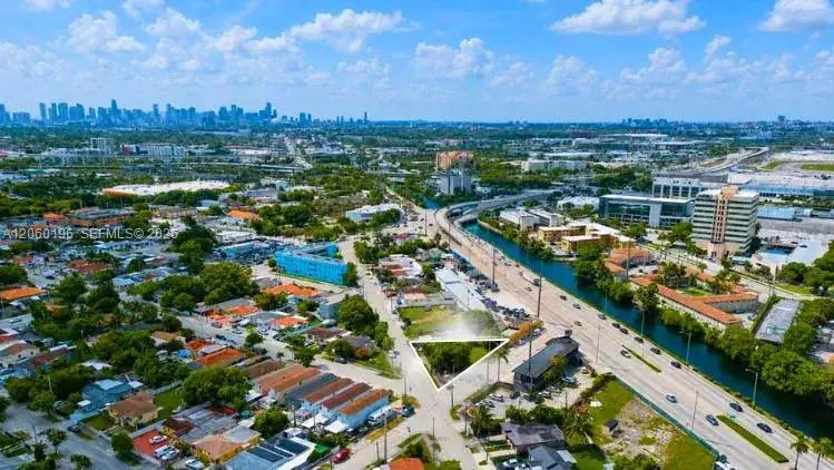 699 E Okeechobee Rd, Hialeah FL 33010 photo 4