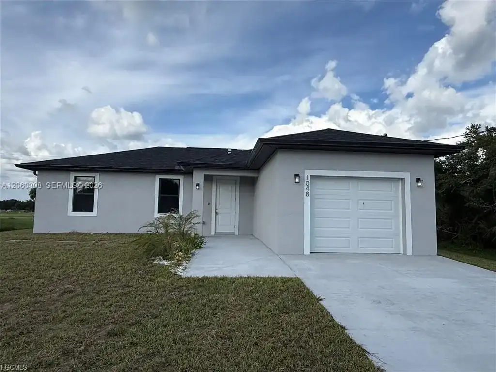 1048 Jay Ct, La Belle FL 33935