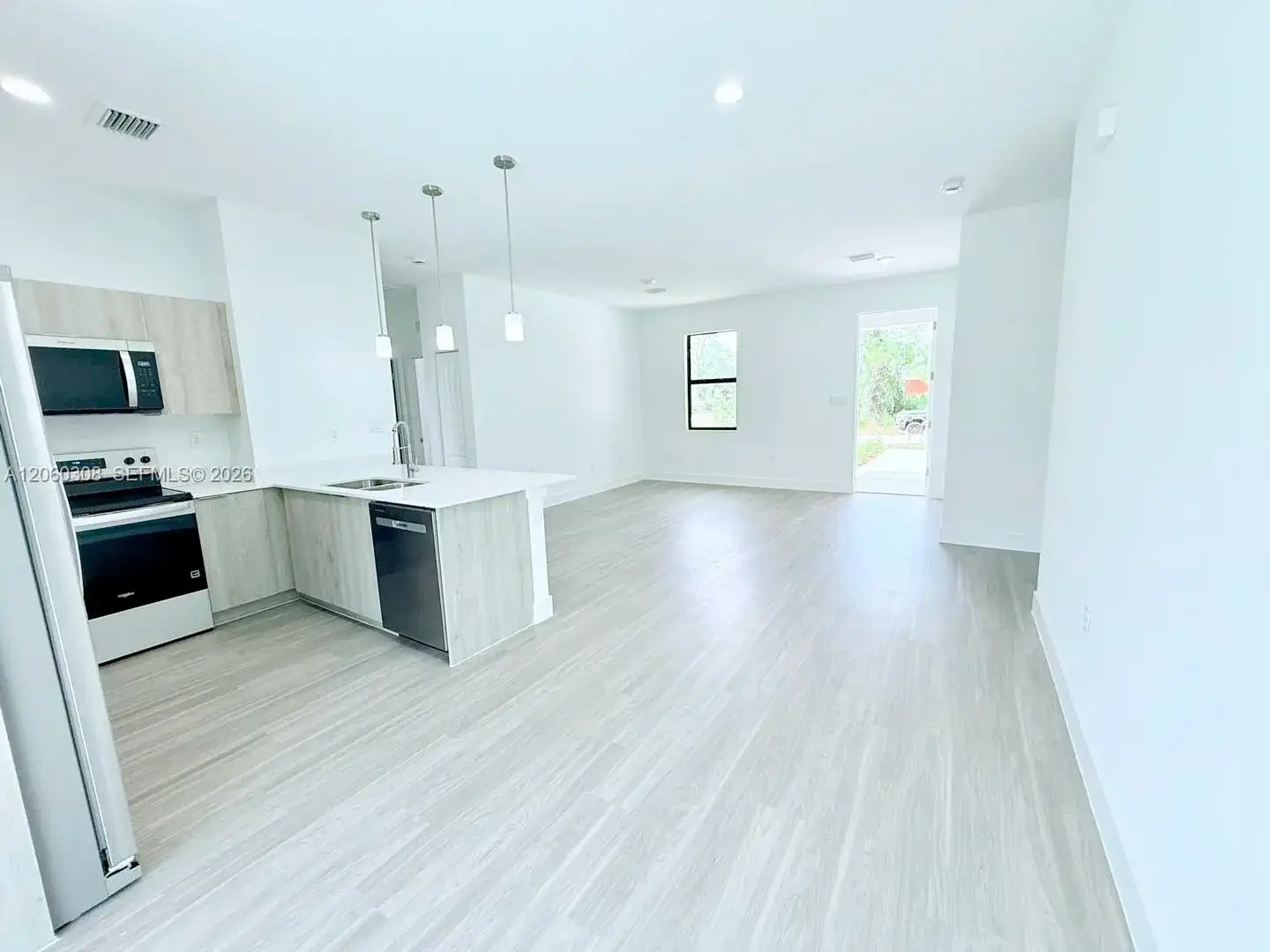 1048 Jay Ct, La Belle FL 33935 photo 2