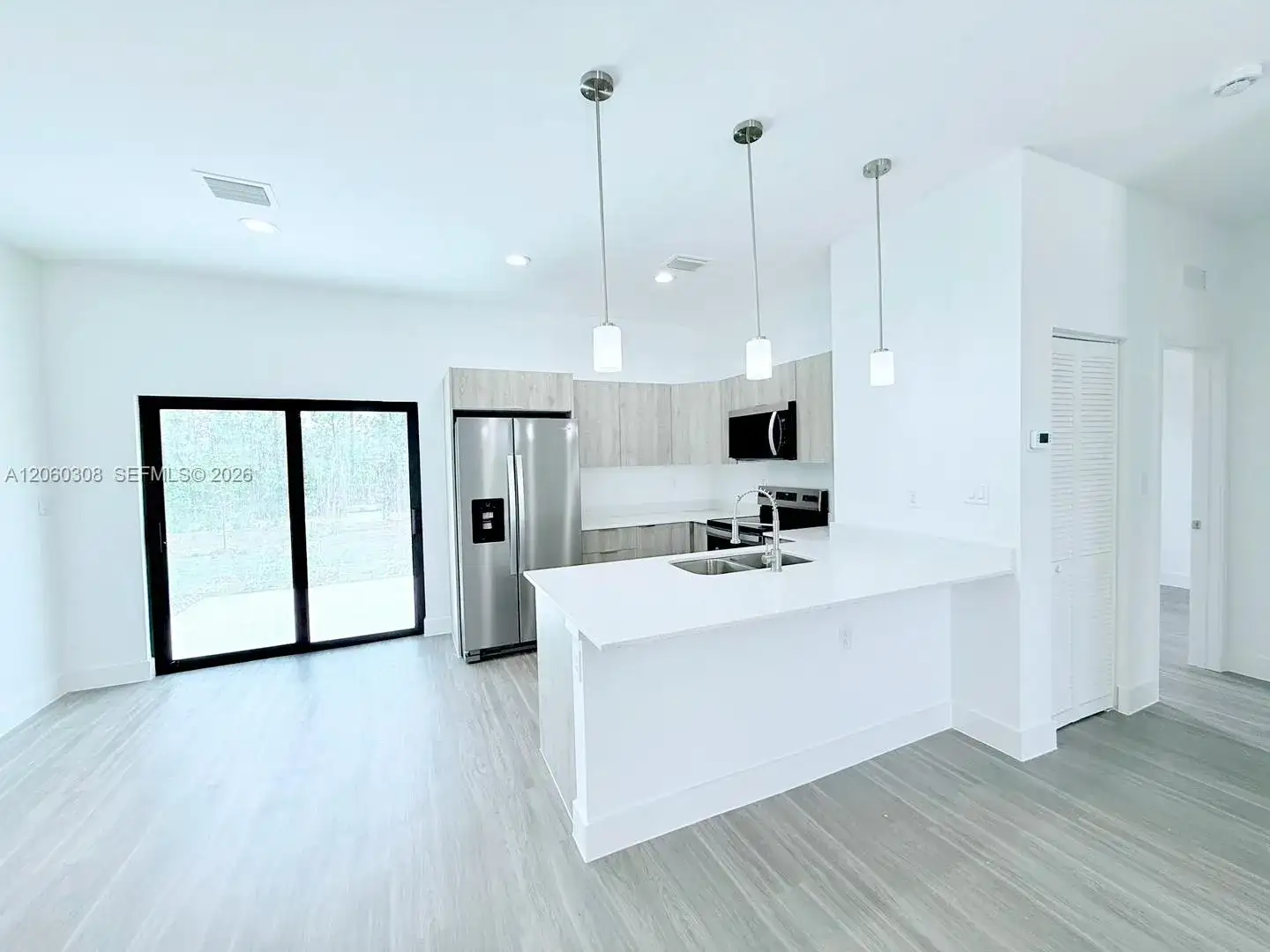 1048 Jay Ct, La Belle FL 33935 photo 3