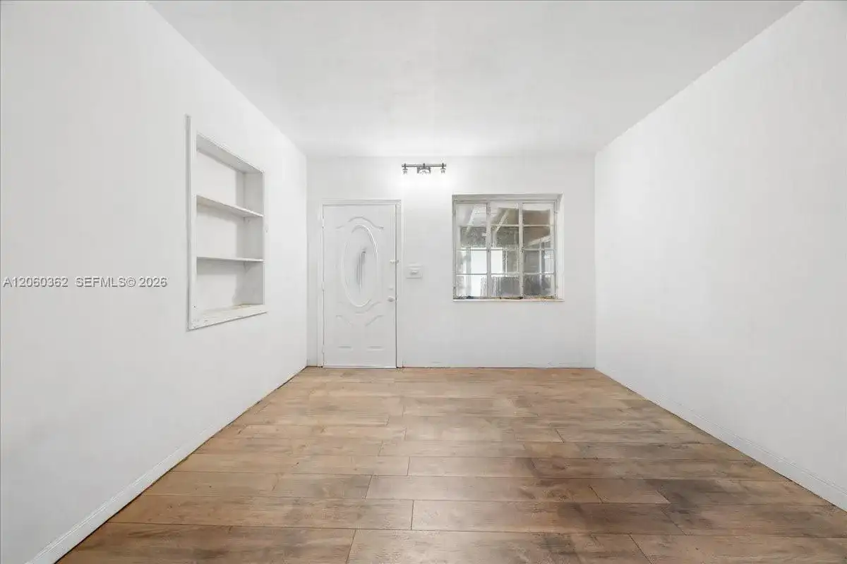 2750 SW 26th St, Miami FL 33133 photo 5