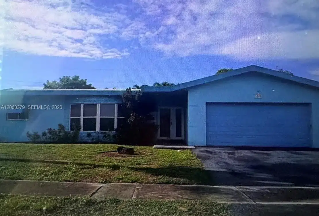 3700 NW 25th St, Lauderdale Lakes FL 33311