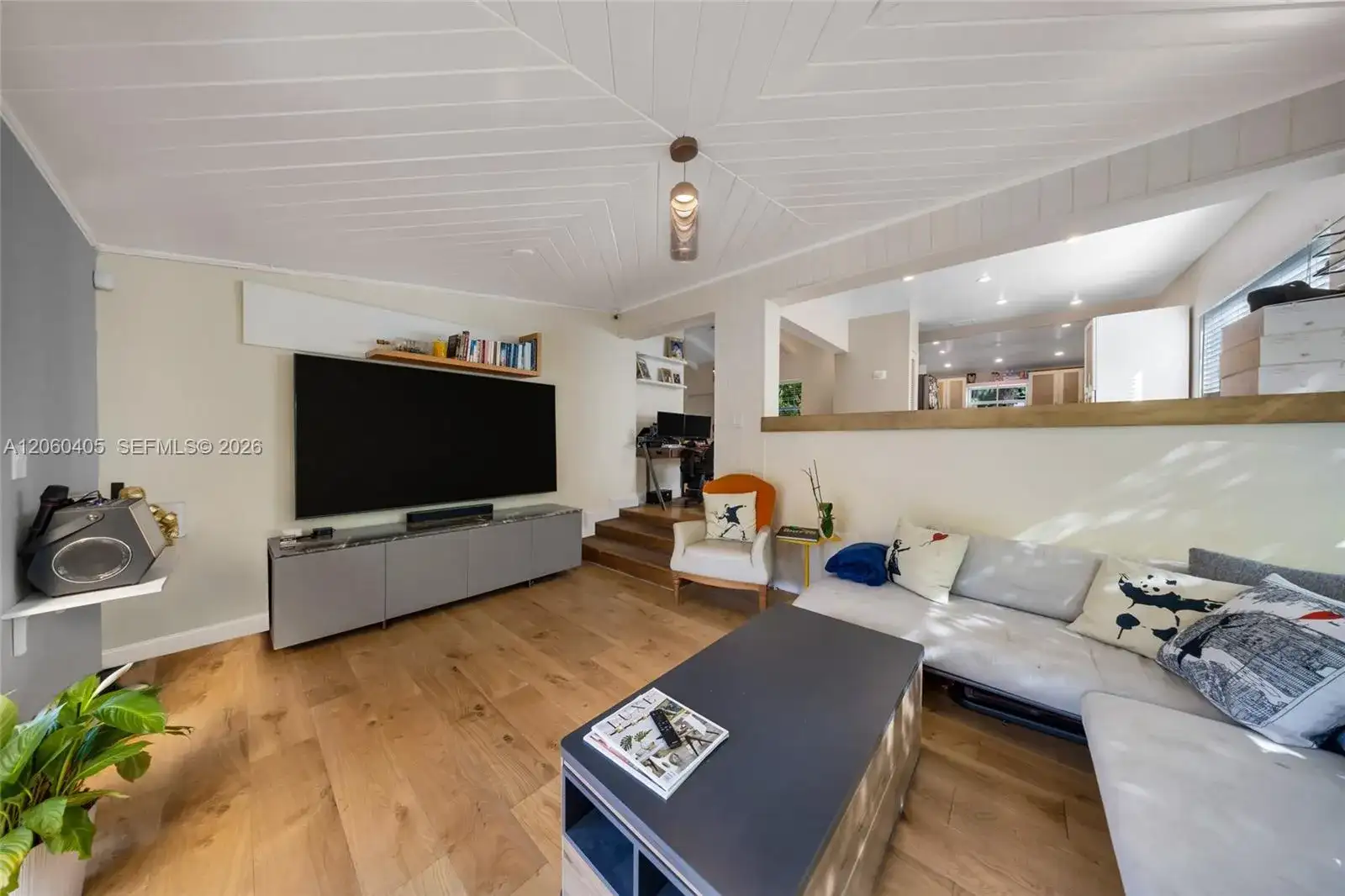 1324 Normandy Dr, Miami Beach FL 33141 photo 2
