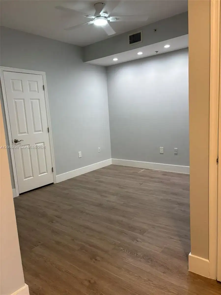 2100 Greenview Shores Blvd # 513, Wellington FL 33414 photo 2