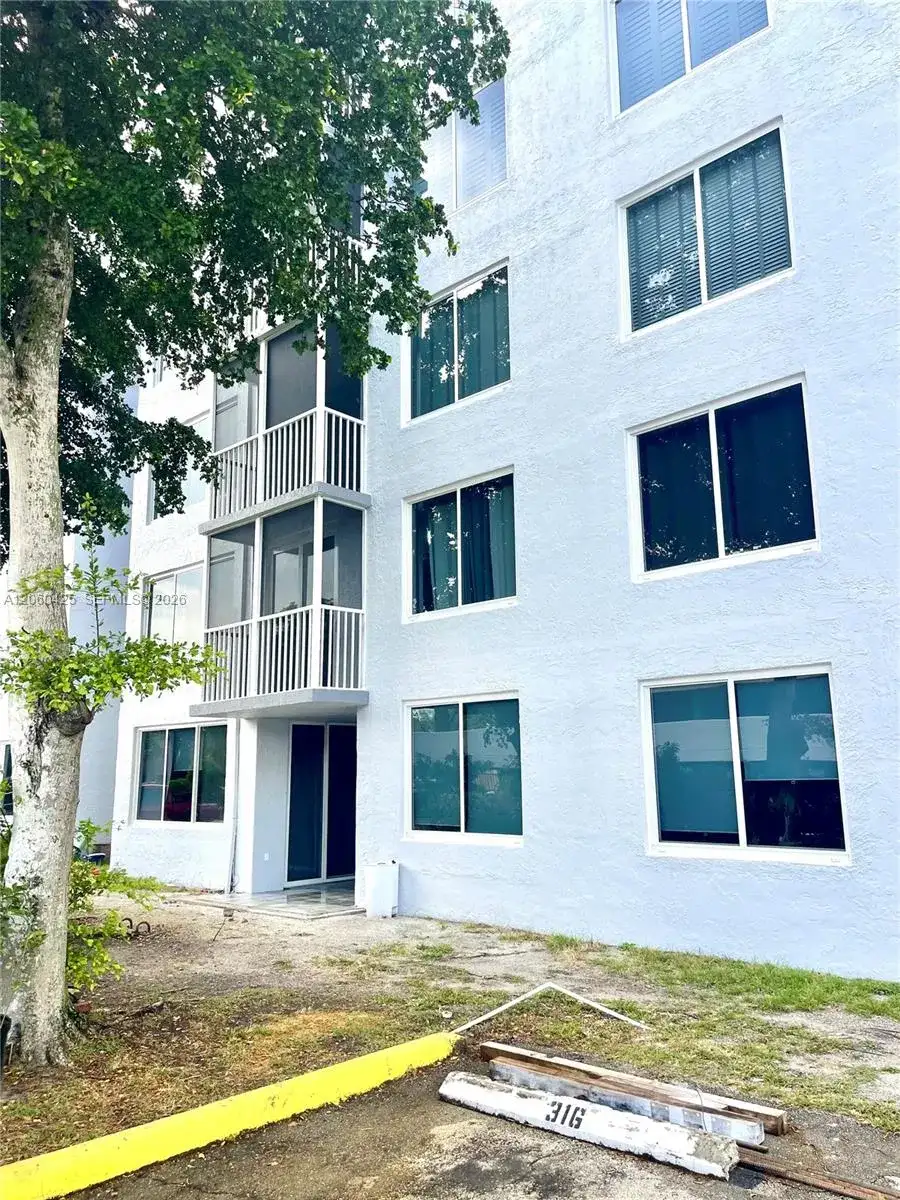 17890 W Dixie Hwy # 203, North Miami Beach FL 33160 photo 3