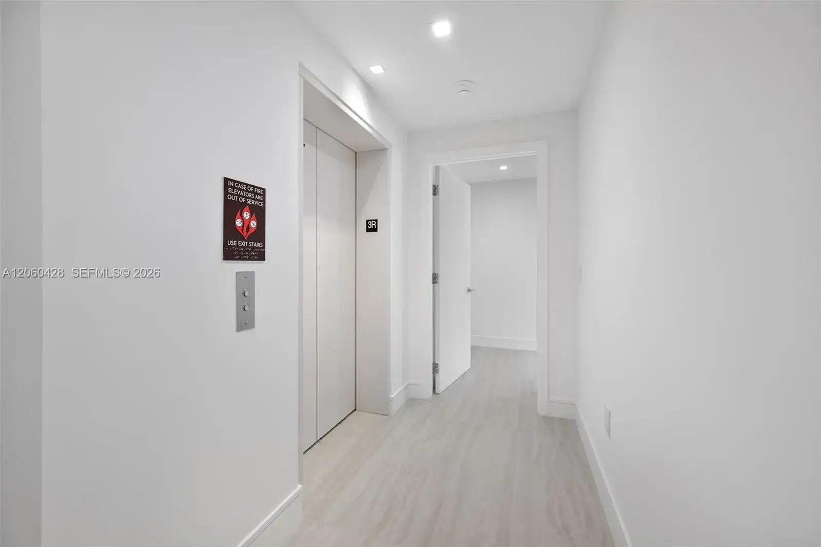 2411 Laguna Circle # 306, Miami FL 33181 photo 4