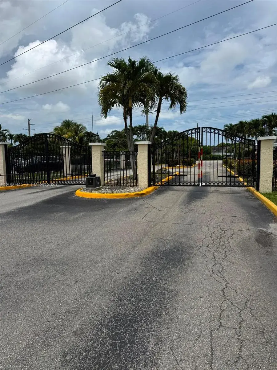 3680 N 56th Ave # 823, Hollywood FL 33021