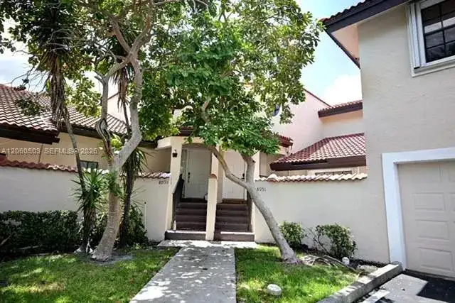 8951 W Sunrise Blvd, Plantation FL 33322 photo 2