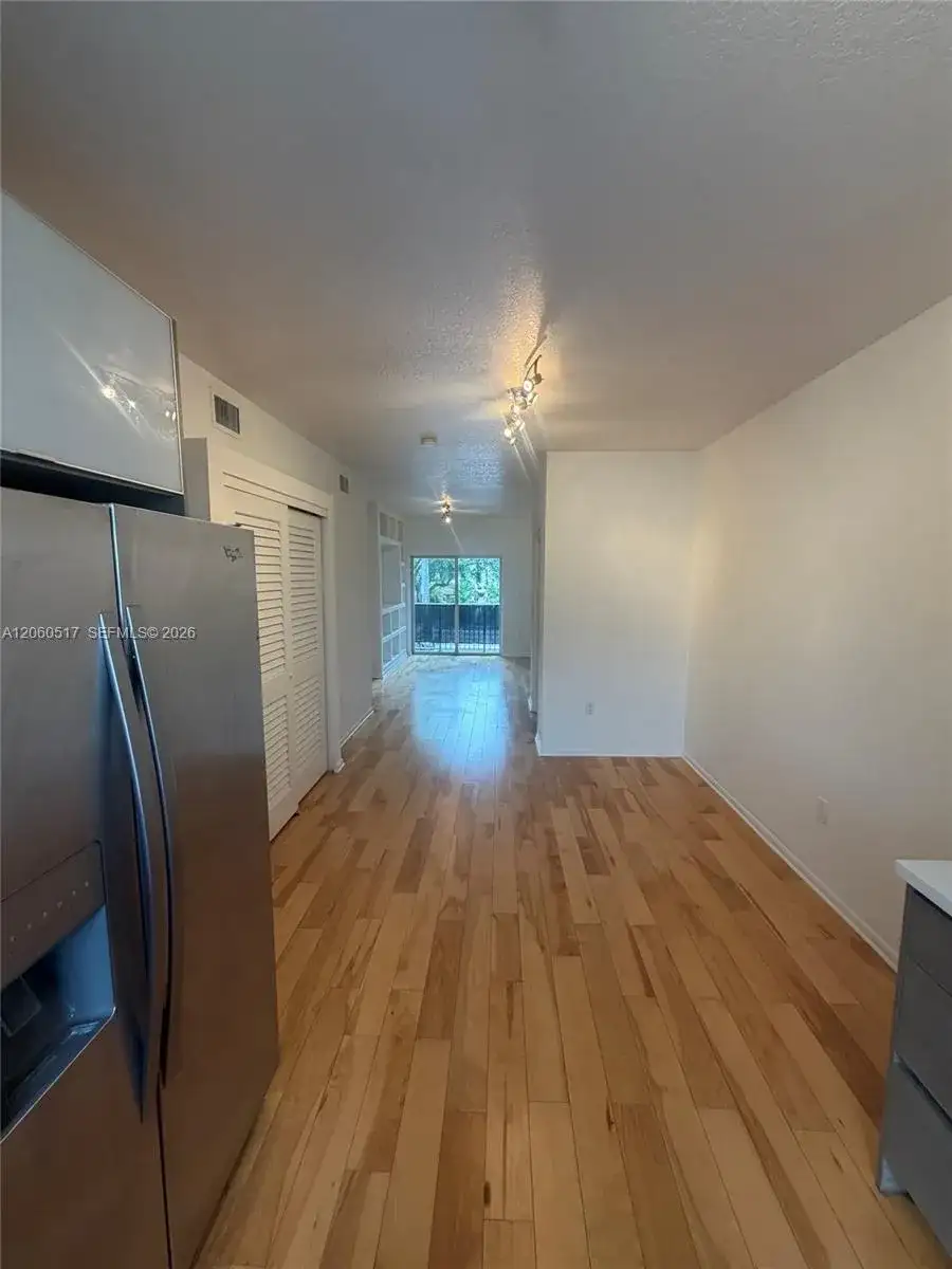 2010 Taylor St # 8B, Hollywood FL 33020 photo 3