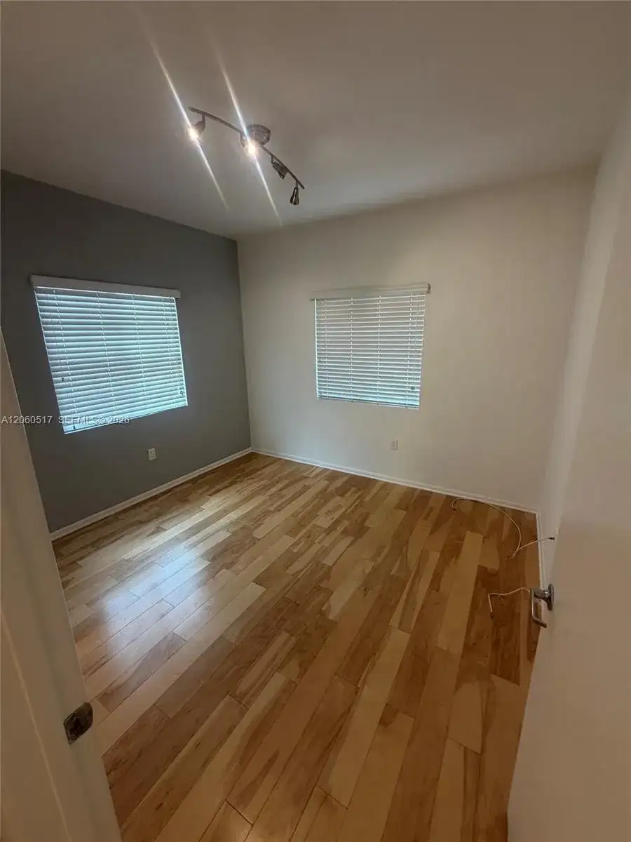 2010 Taylor St # 8B, Hollywood FL 33020 photo 4