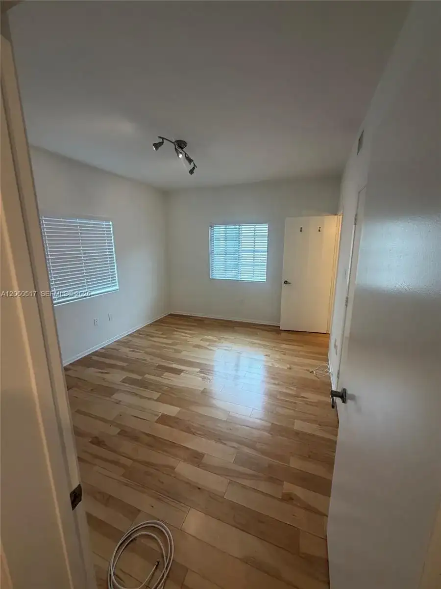 2010 Taylor St # 8B, Hollywood FL 33020 photo 5