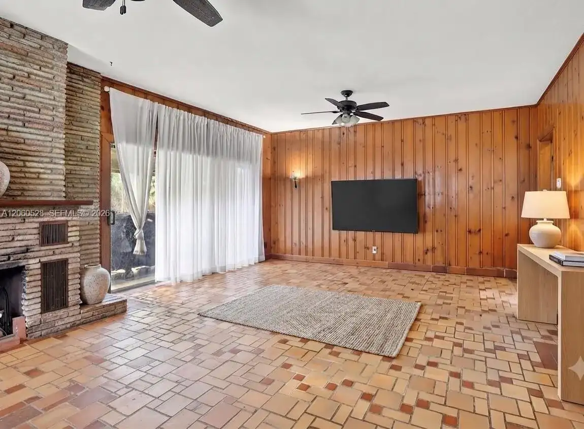 2619 Arthur St, Hollywood FL 33020 photo 5