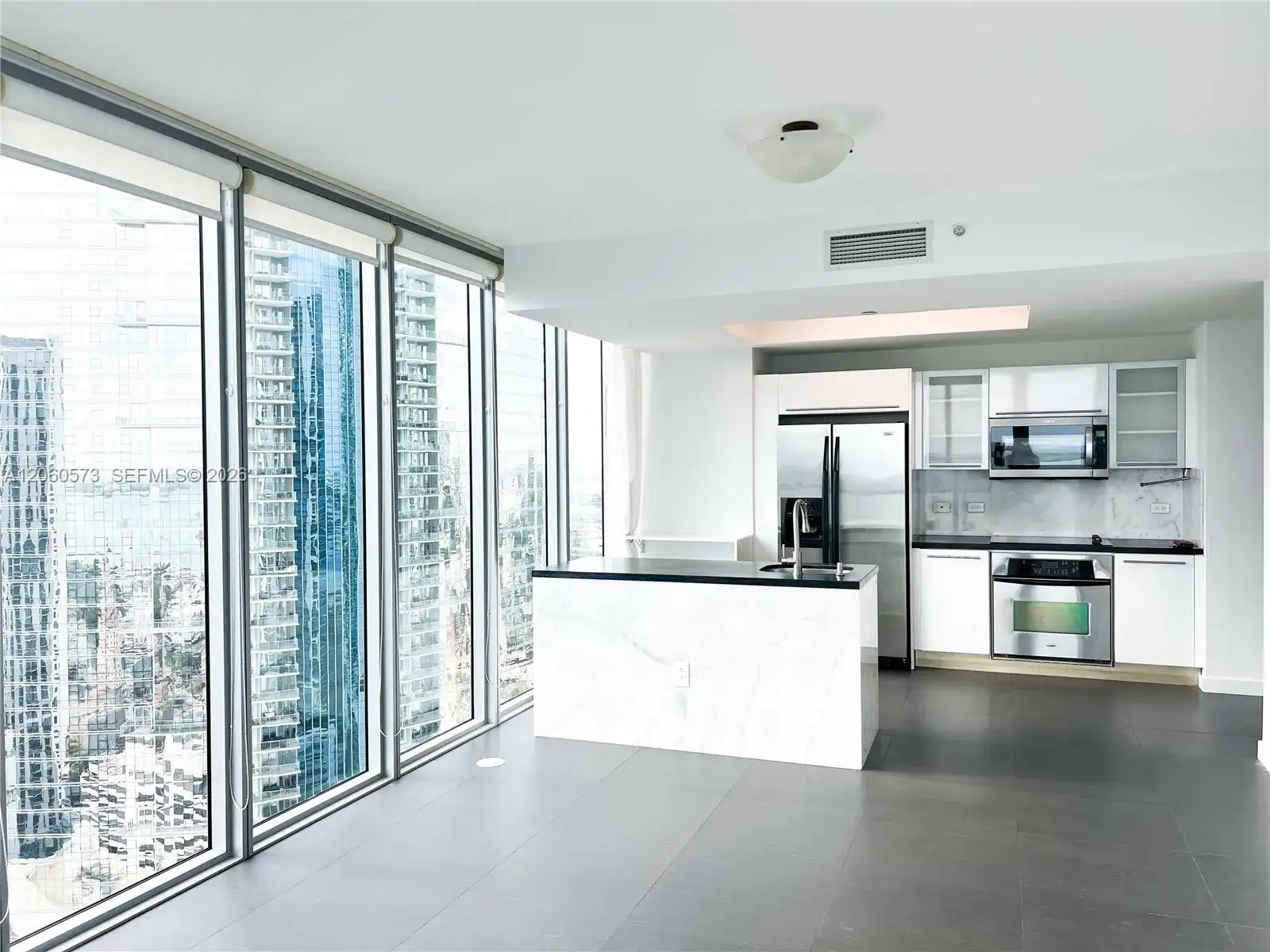 888 Biscayne Blvd # 3701, Miami FL 33132 photo 2