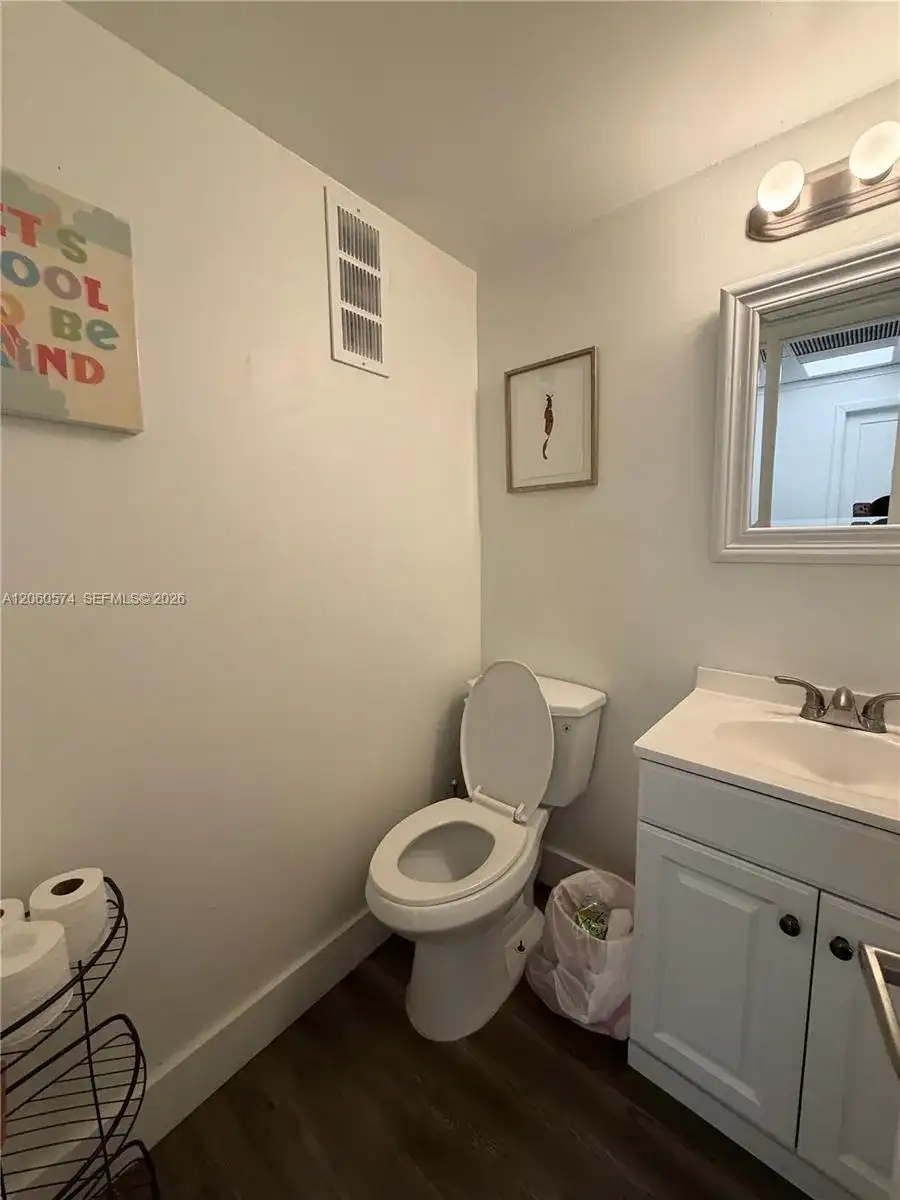 17800 W Dixie Hwy # C1, North Miami Beach FL 33160 photo 3