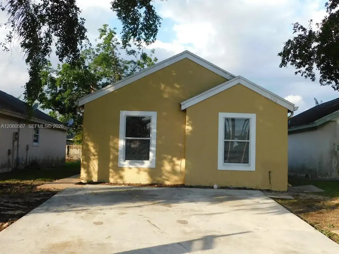 738 SW 9th St, Florida City FL 33034