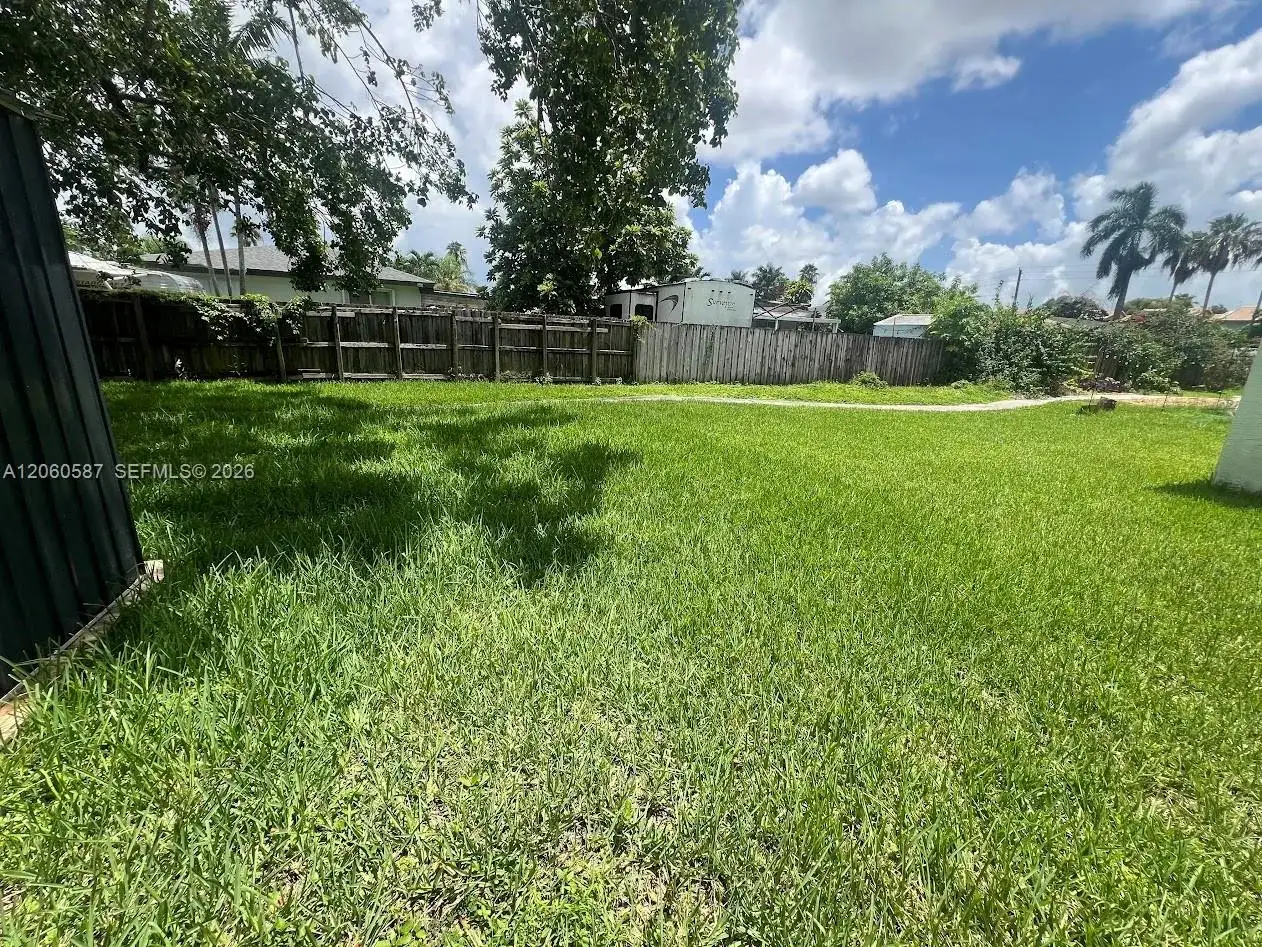 738 SW 9th St, Florida City FL 33034 photo 2