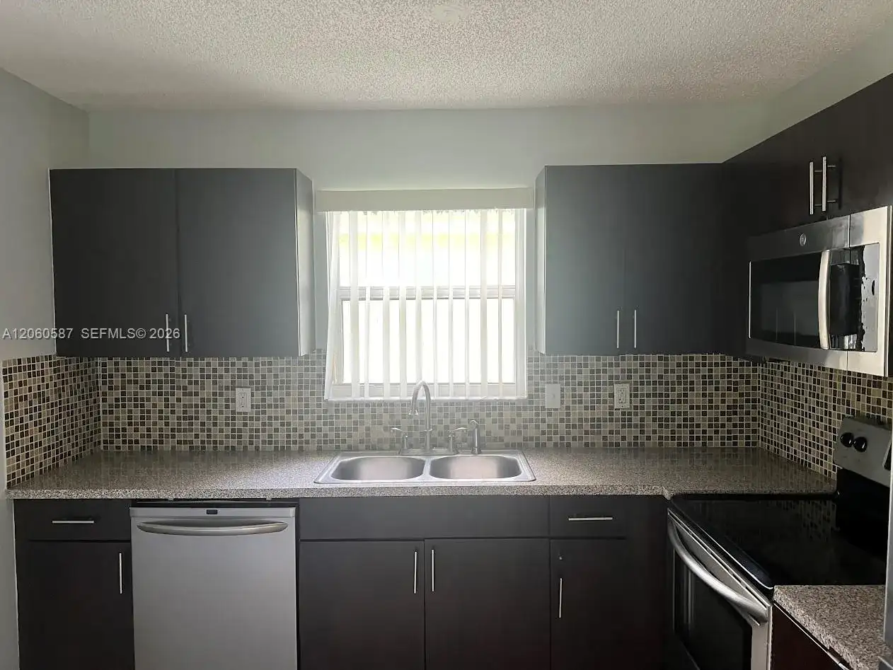 738 SW 9th St, Florida City FL 33034 photo 5