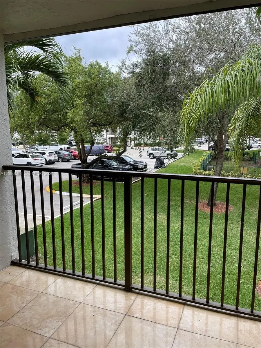 530 S Park Rd # 11, Hollywood FL 33021 photo 3