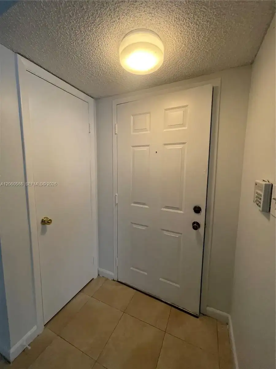 530 S Park Rd # 11, Hollywood FL 33021 photo 4