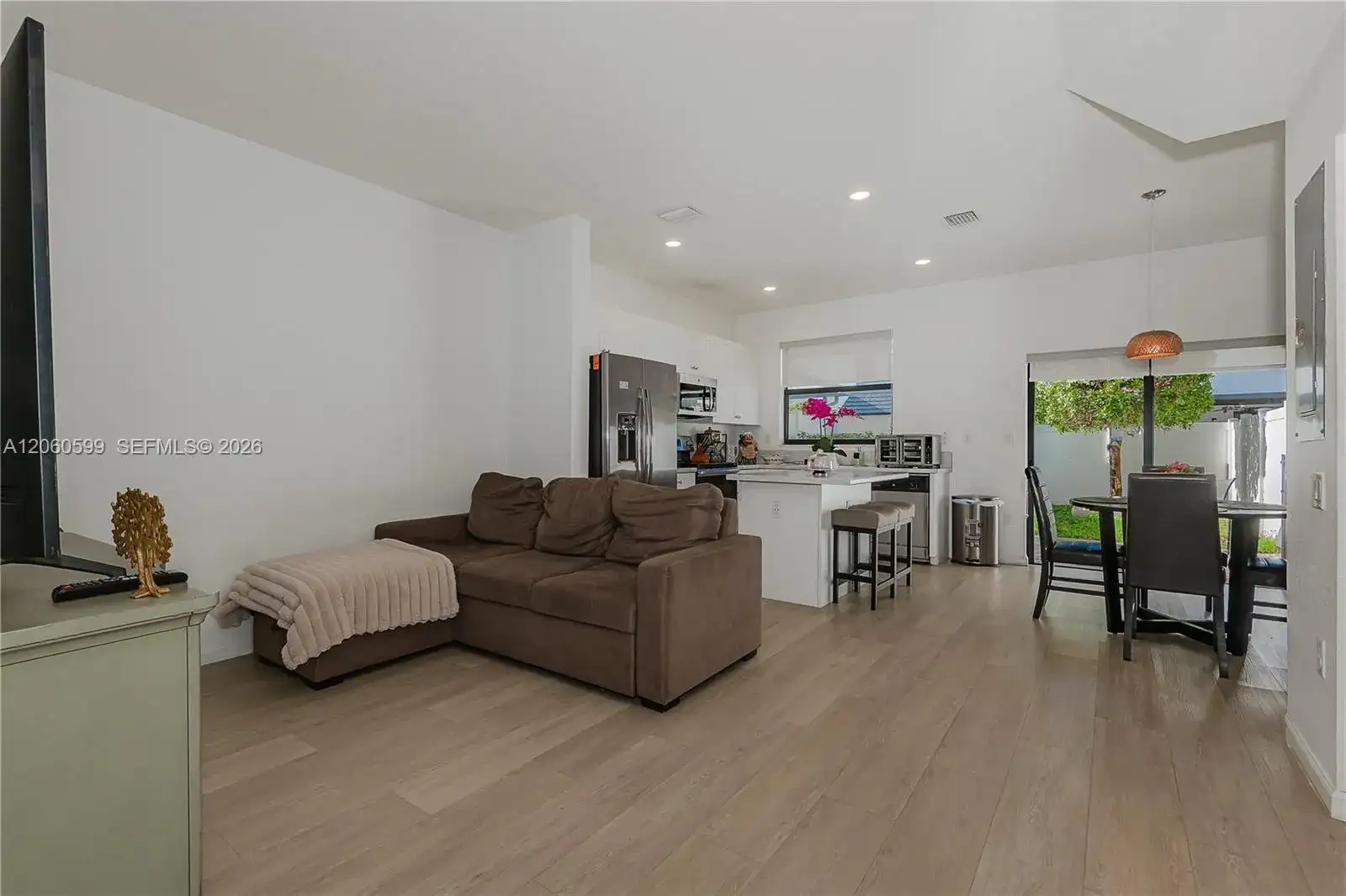 3323 W 106th Ter, Hialeah FL 33018 photo 4