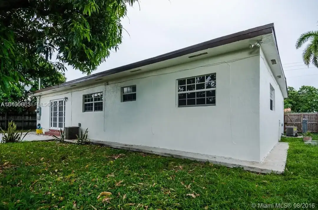 5360 W 2nd Ave, Hialeah FL 33012 photo 3