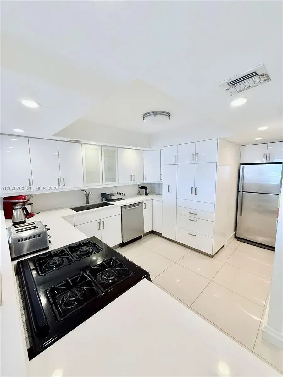 3140 S Ocean Dr # 310, Hallandale Beach FL 33009