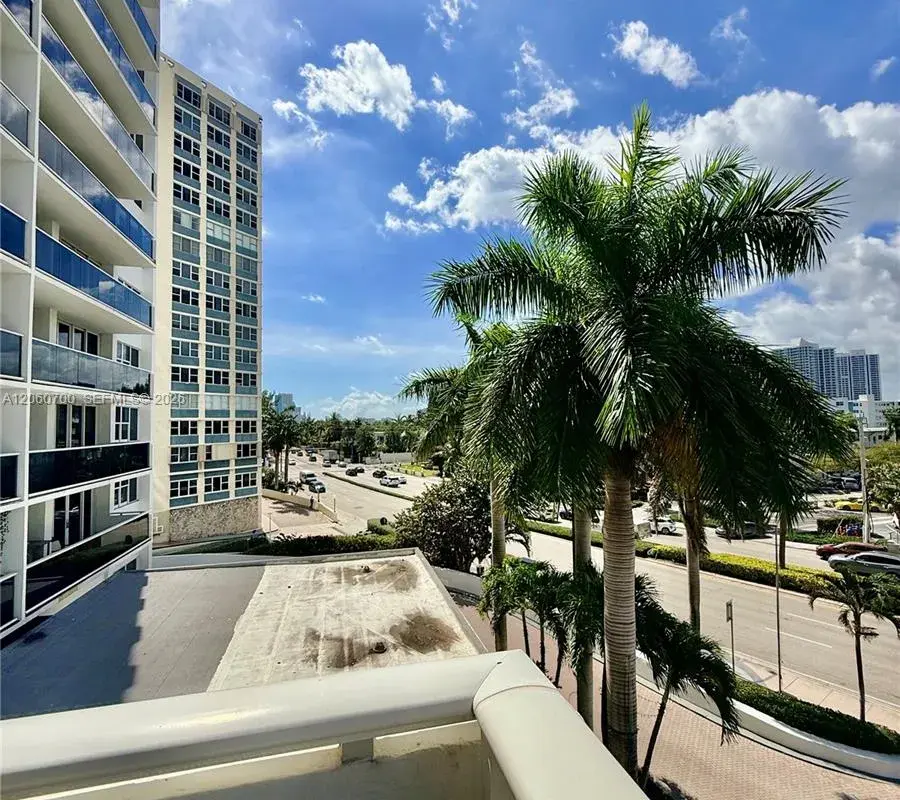 3140 S Ocean Dr # 310, Hallandale Beach FL 33009