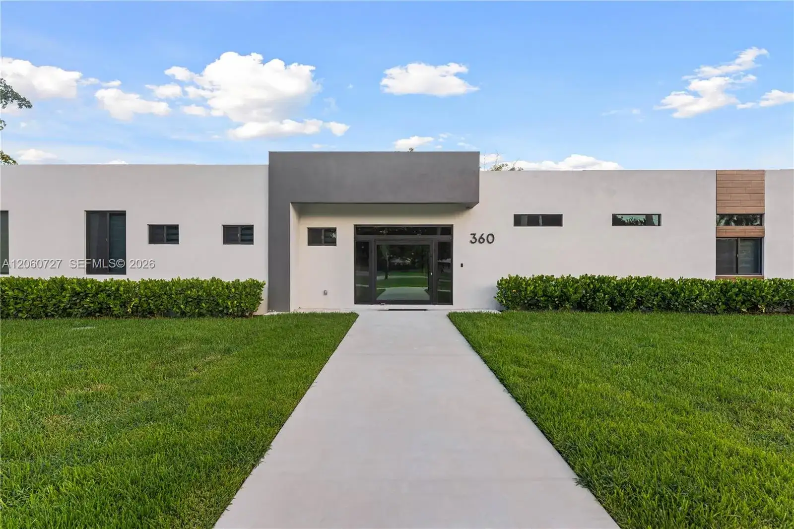 360 Holly Ln, Plantation FL 33317 photo 2