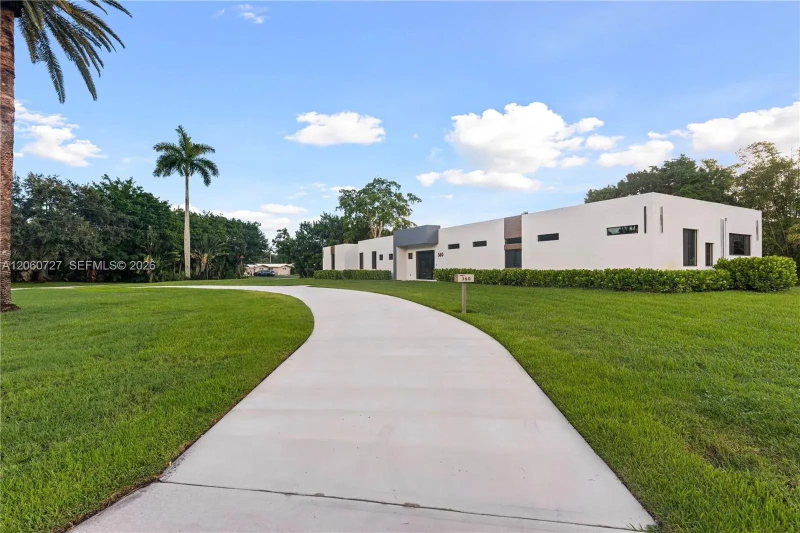 360 Holly Ln, Plantation FL 33317