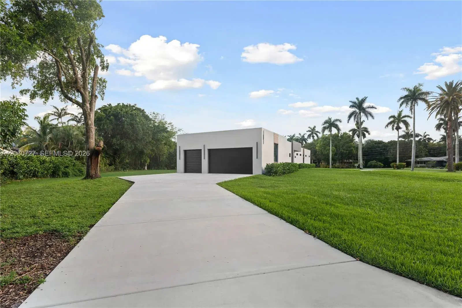 360 Holly Ln, Plantation FL 33317