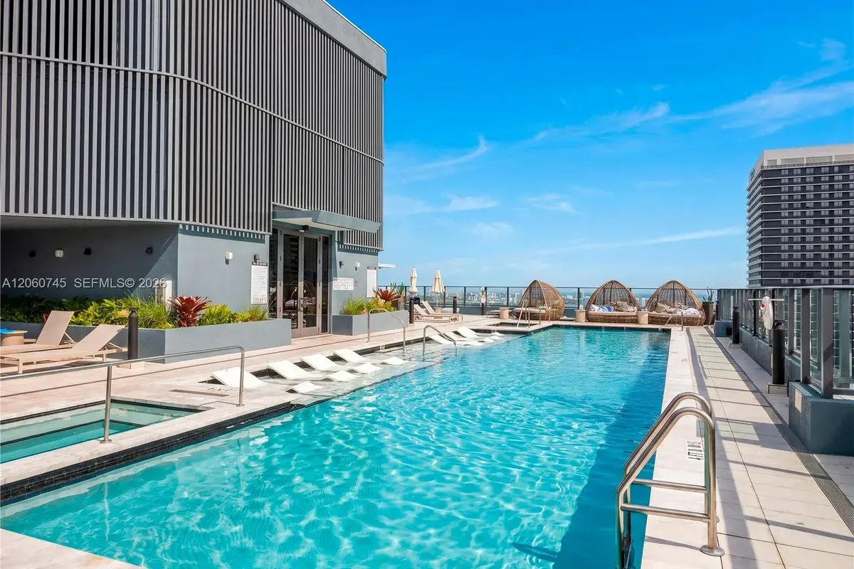 121 NE 5th St # 504, Miami FL 33132