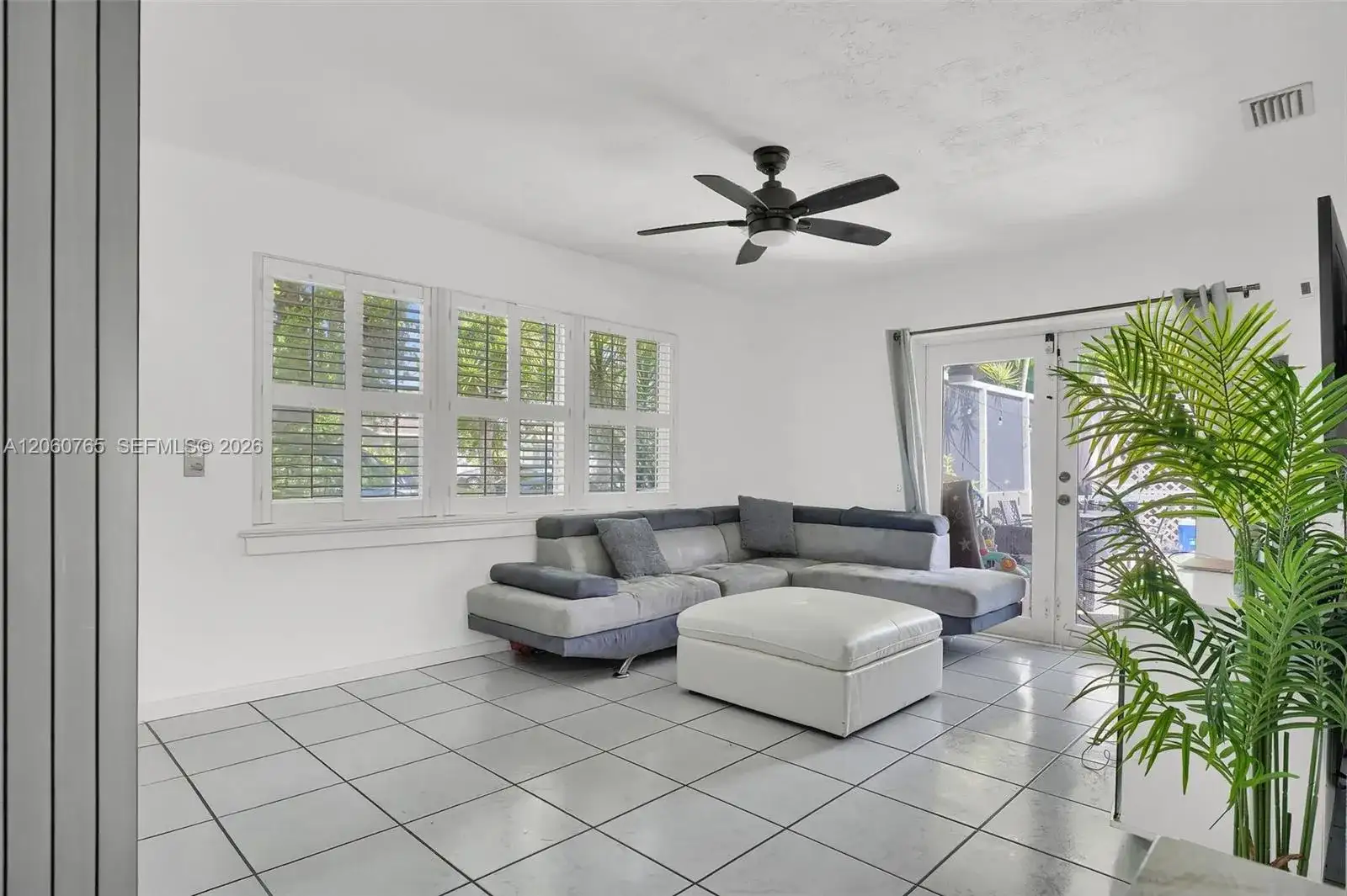 201 N 68th Way, Hollywood FL 33024 photo 2