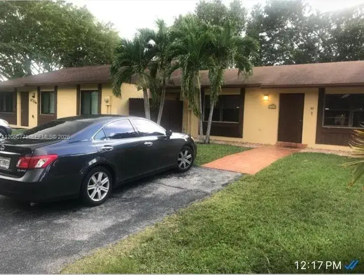 6704 SW 147th Ct, Miami FL 33193
